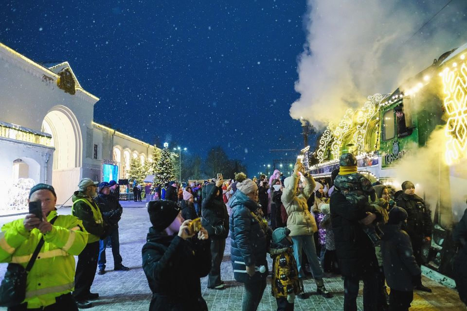 Легендарный новогодний поезд снова прибыл в Великий Новгород