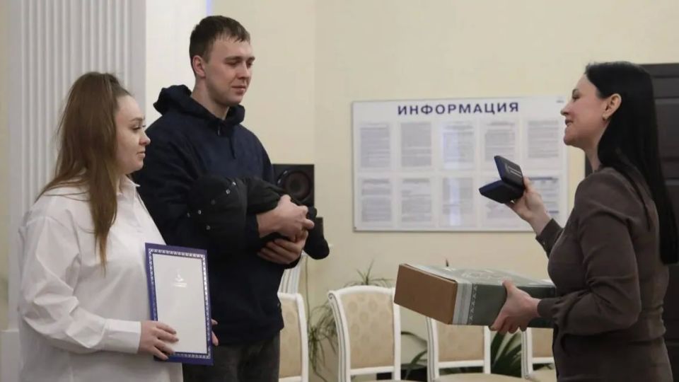 «Настоящий богатырь». В Шурышкарском районе провели первую в 2026 году регистрацию рождения