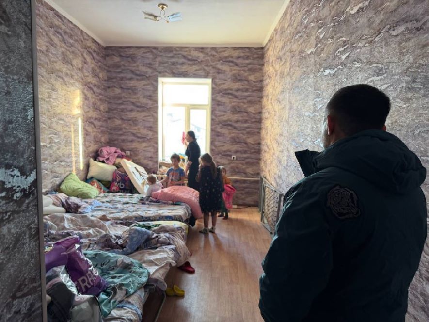 Мэр Благовещенска навестил многодетную семью, оставшуюся без крова из-за пожара