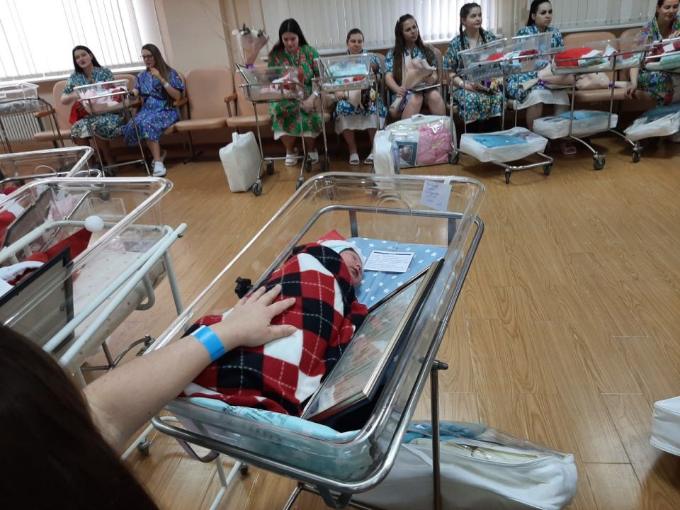 В перинатальном центре провели церемонию имянаречения для 20 детей - 10 мальчиков и 10 девочек