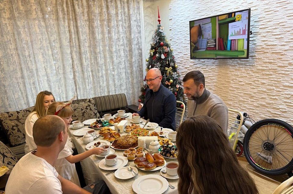 Кириенко и Пушилин исполнили желания многодетной семьи Солодовниковых