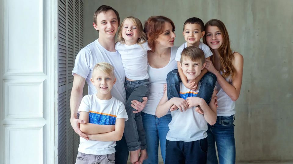 Многодетным семьям разрешили подтверждать льготы через MAX