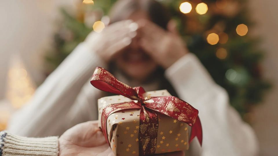 В Муравленко подготовили подарки детям, не посещающим образовательные учреждения