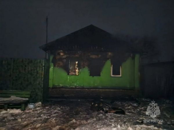 В Курской области мать с 8 детьми осталась без дома после пожара