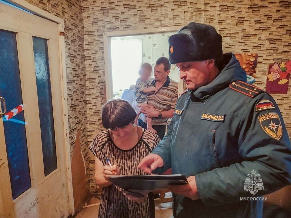 Пожарной безопасности в домах зауральских семей - особое внимание сотрудников МЧС России