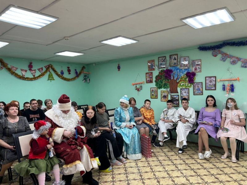 Полицейские и общественники Данилова присоединились у акции «Полицейский Дед Мороз»