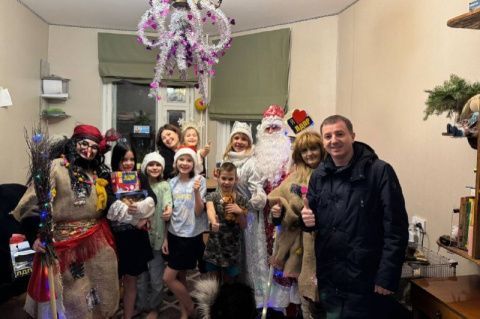 Евгений Данников поздравил пожилых людей и многодетные семьи