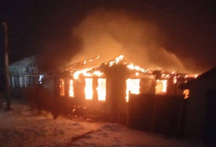 «Выскочили, в чем были»: в Волгоградской области на рождество сгорел дом семьи с 7-ю детьми