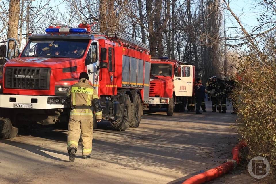 Пожар в Волгоградской области лишил многодетную семью дома