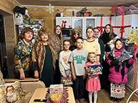 Активисты акции «Забота» устроили рождественский праздник для ребят из Алферовской школы и многодетных семей Сафоновского округа