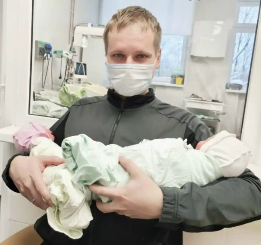 В Великом Новгороде родились девочки-двойняшки