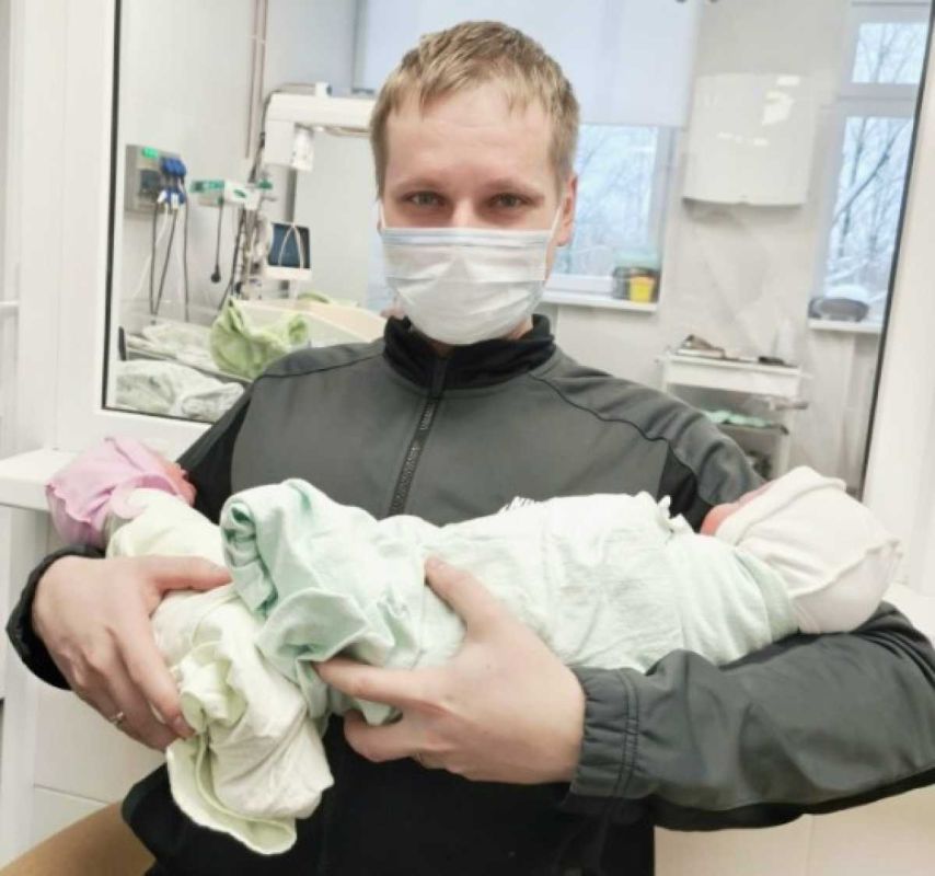 В Великом Новгороде родились девочки-двойняшки