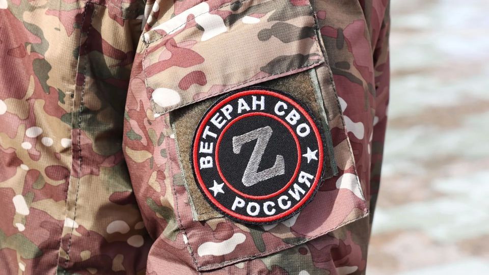 Медаль «За отвагу» и восемь детей: глава Салехарда поздравил семью ветерана