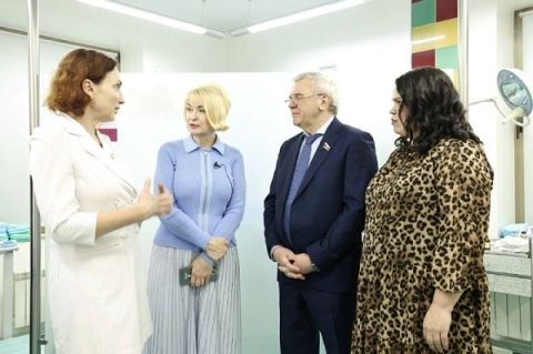 65 многодетным нижегородкам бесплатно помогли стоматологи в частной клинике