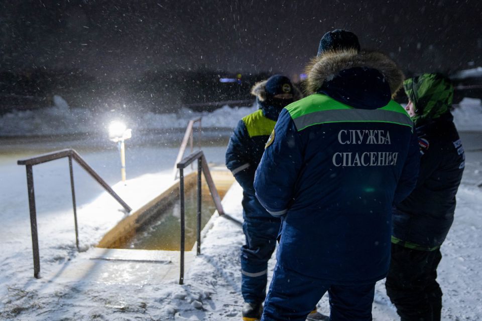 Детям до 4 лет, беременным женщинам и эпилептикам крещенские купания запрещены
