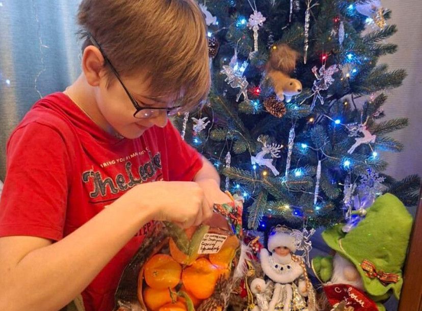 В Энгельсе прихожане собрали подарки воинам и детям