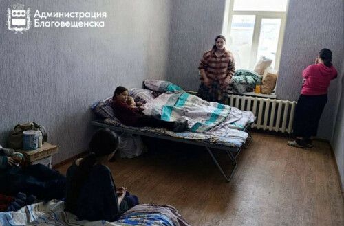 Семье с 10-ю детьми, чей дом пострадал от огня, подбирают жилье