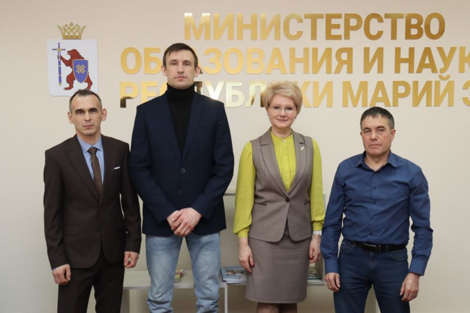 На днях участники проекта «Герои Марий Эл. Талешке-влак» вместе с министром образования и науки региона обсудили вопросы патриотического воспитания детей