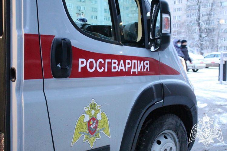 Сотрудники Росгвардии спасли многодетную семью во время пожара в Ставрополе