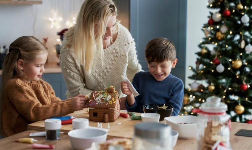 Новый год в семье отметили более 30 воспитанников детских домов и приютов Приамурья