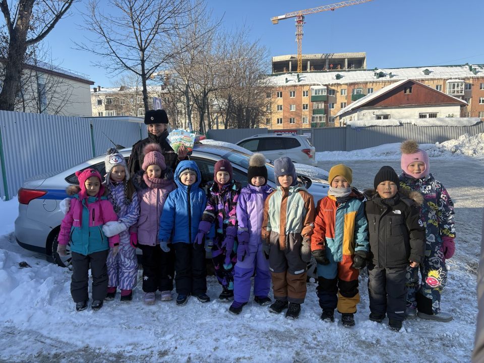 Дошкольники напомнили жителям города Южно-Сахалинска о соблюдении правил дорожного движения