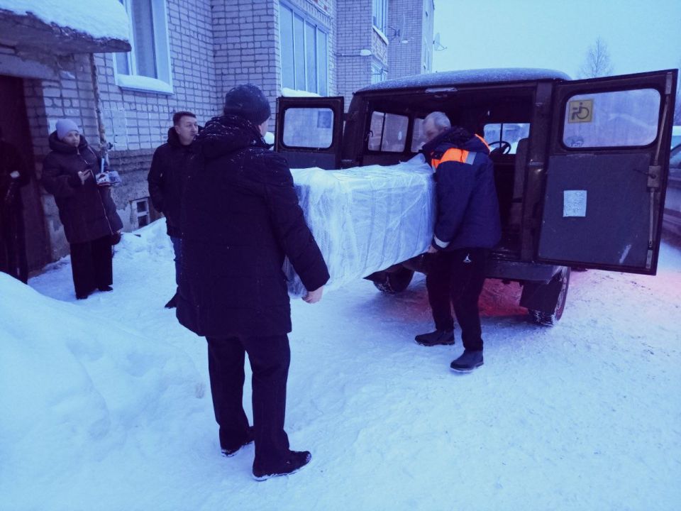 Семье участника СВО из п. Безбожник, пострадавшей в пожаре, оказана необходимая помощь