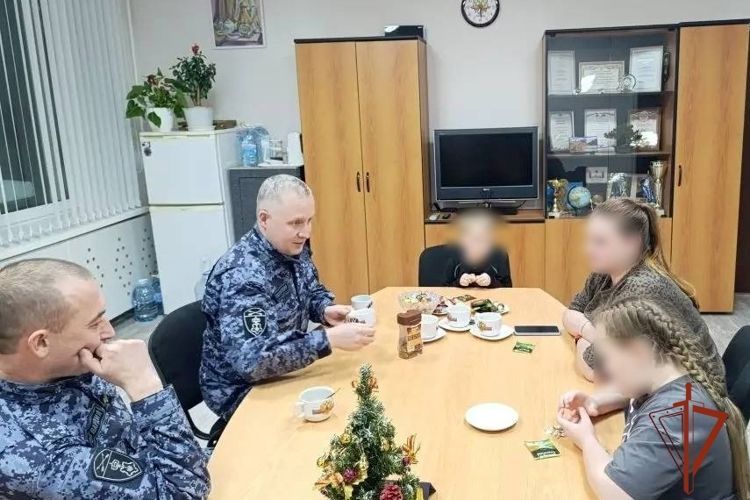 Росгвардейцы в Томской области поддержали многодетную семью участника СВО