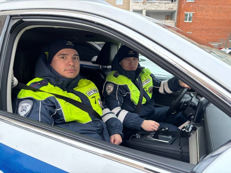 В Чувашии сотрудники Госавтоинспекции помогли беременной женщине добраться до дома