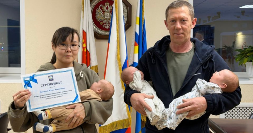 Сертификат на приобретение автомобиля вручили многодетной семье на Чукотке