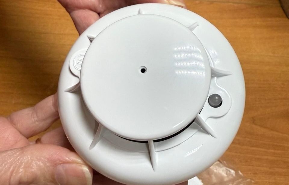 В Архангельске многодетным семьям бесплатно выдают пожарные извещатели