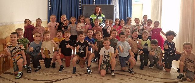 На Кубани сотрудники Госавтоинспекции продолжают проводить уроки безопасности для воспитанников детских садов