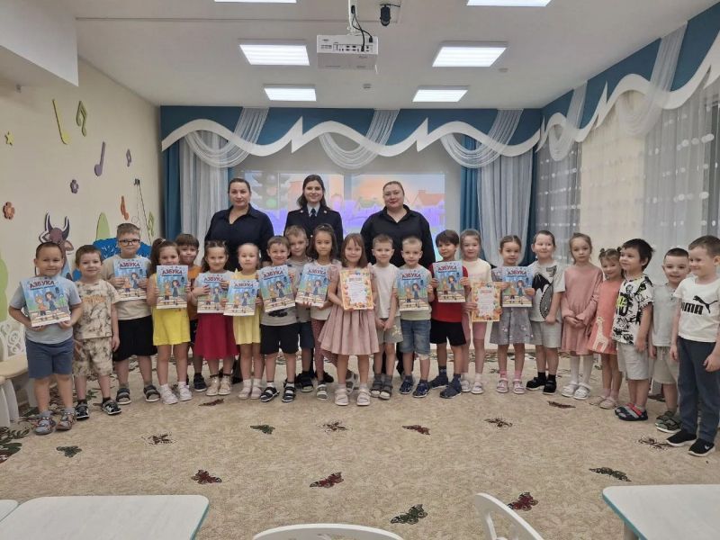 Салехардские автоинспекторы провели соревнования «Я – юный знаток ПДД!» среди дошкольников