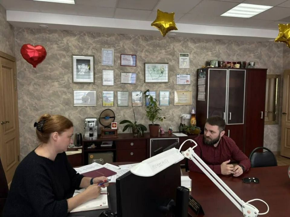 Участник программы «Герои Камчатки» Игорь Арсенов познакомился с работой социальной службы на встрече с министром социального благополучия и семейной политики края Анастасией Фёдоровой