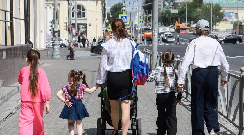 Многодетные смогут сохранить право на единое пособие при повышении доходов