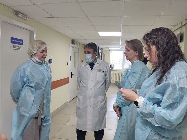 Руководитель АНО «Комитет семей воинов Отечества» Юлия Белехова побывала в кировском Перинатальном центре » ГТРК Вятка - новости Кирова и Кировской области