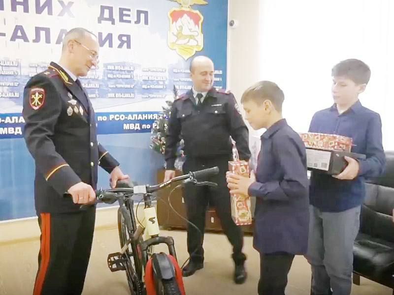 ИЗ СВЕЖЕГО НОМЕРА.  . Подарить радость