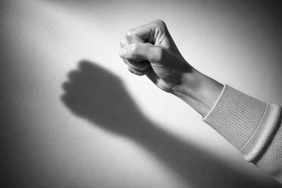 По факту истязания 5-летней девочки в Южно-Сахалинске расследуют уголовное дело