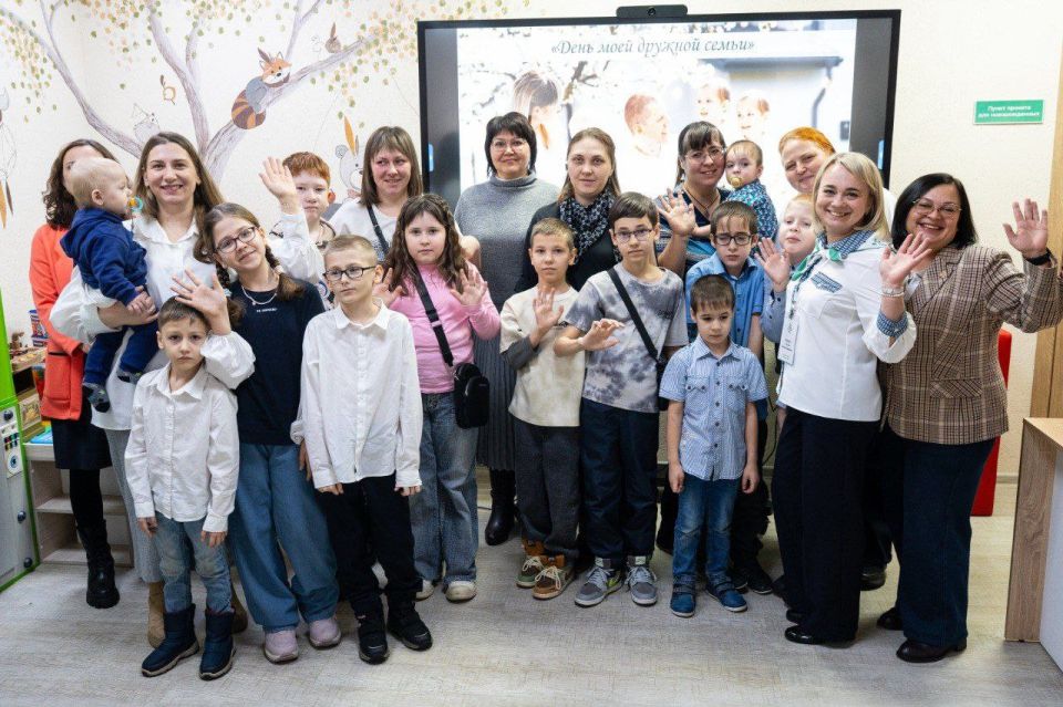 Многодетные кемеровчане принимали поздравления с праздником