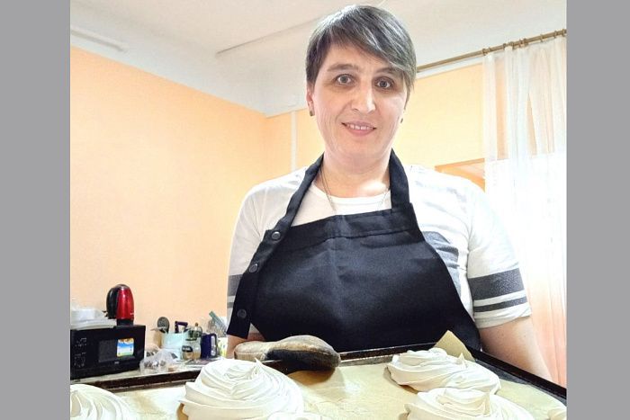 Многодетная мама из Котельнича по соцконтракту открыла мини-пекарню