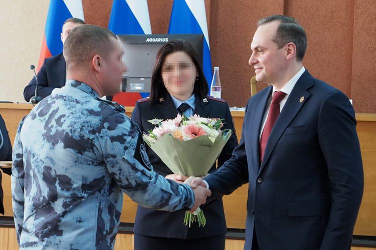 Глава Мордовии вручил благодарственное письмо многодетной семье командира ОМОН «Аркуда» Росгвардии