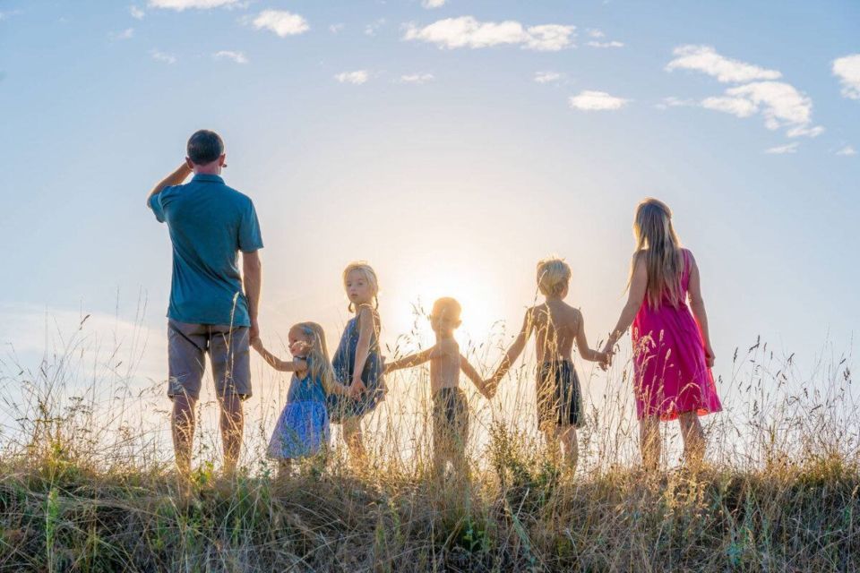 Александр Дудинов поздравляет с Днем многодетной семьи