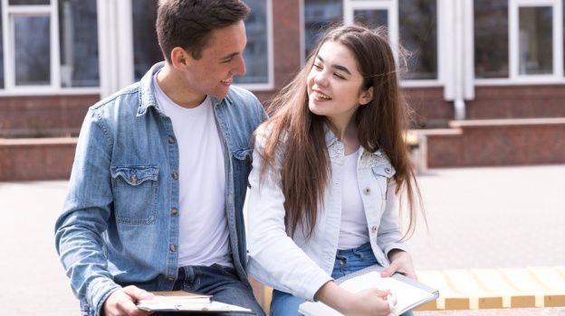 Беременность и материнство для студенток: какие пособия доступны на Ямале