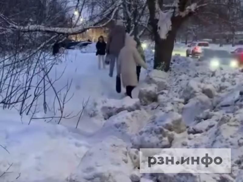 Рязанцы пожаловались на ледяные глыбы после уборки дорог