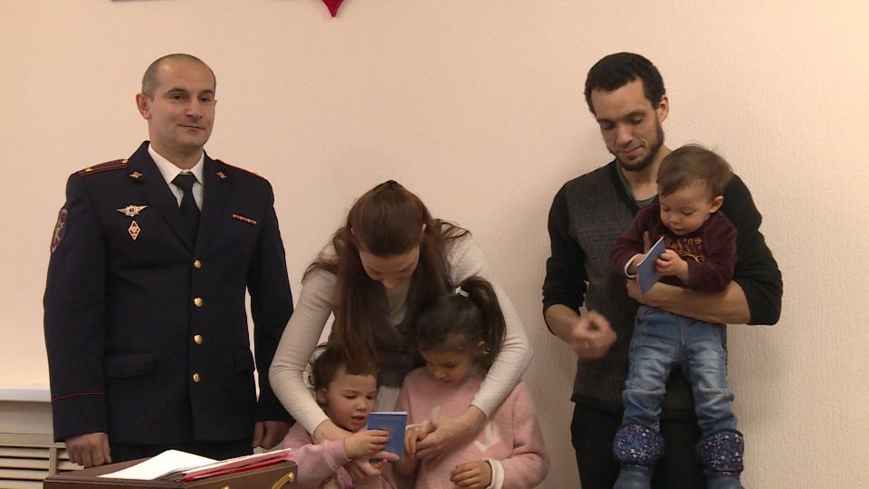 Французская многодетная семья получила убежище в России