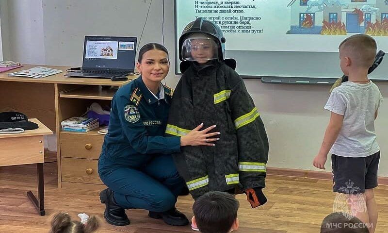 В Тольятти сотрудники МЧС провели увлекательную встречу с воспитанниками детского сада