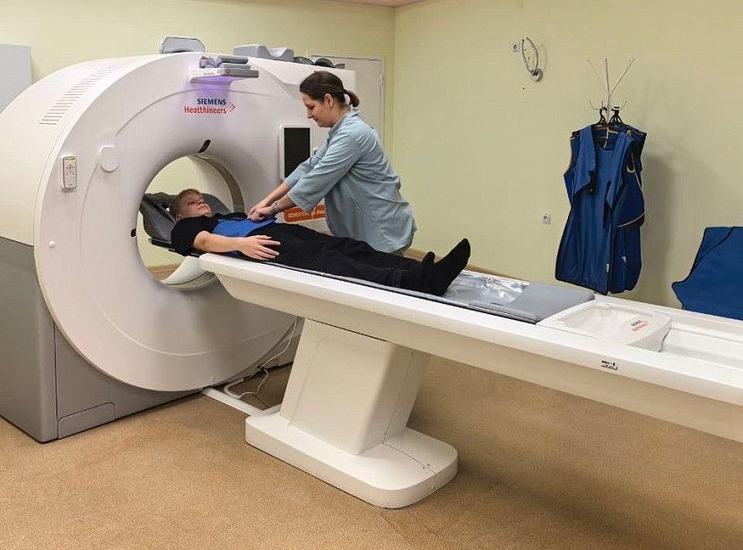 В саратовской поликлинике томограф для детей работает в две смены