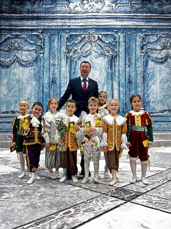 В Марийском театре оперы и балета им. Э. Сапаева в минувшие выходные с триумфом прошел показ балета «Хрустальный дворец», в котором дебютировали воспитанники Детской филармонии Марий Эл, сыгравшие роль детей придворных