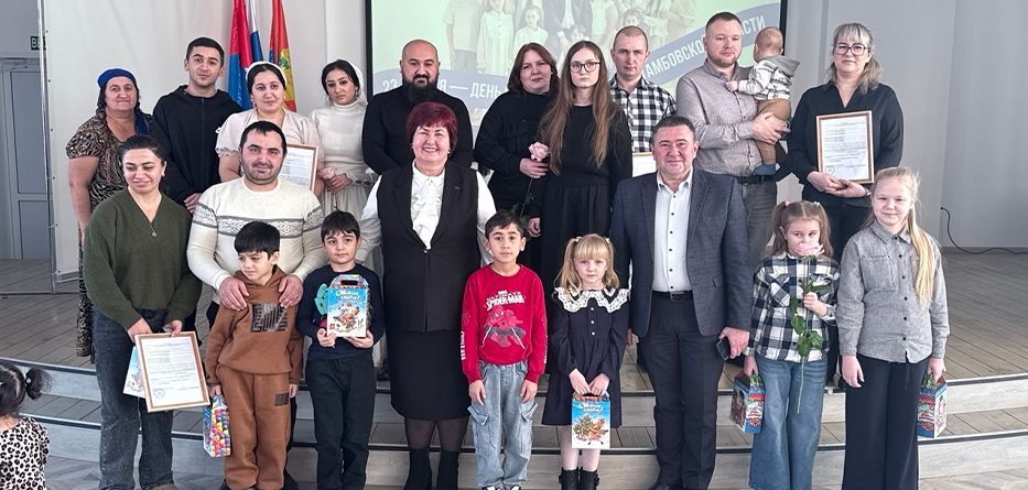 В Тамбовской области молодым семьям вручили сертификаты на покупку жилья