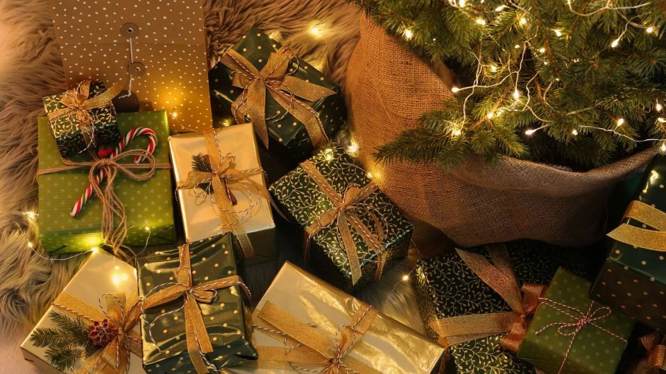 С заботой о каждом: Ямал отправил сказочный набор подарков для многодетной семьи из волновахского села