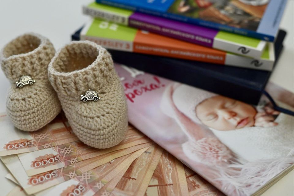 32 студентки из Адыгеи, готовившиеся стать мамами, получили по 100 тыс